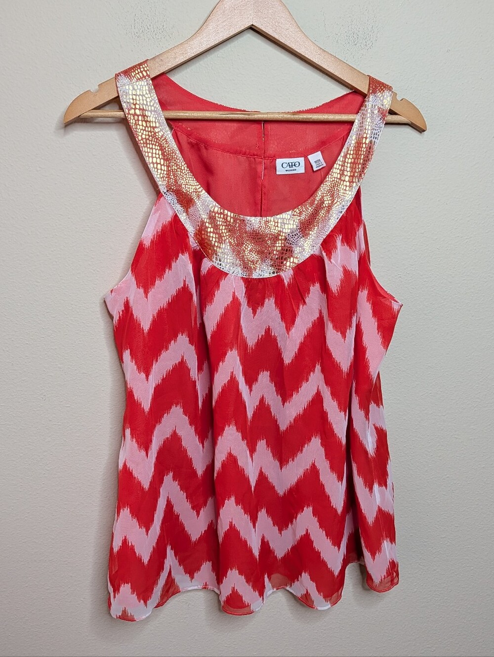 NWT Cato Woman Coral Chevron Sleeveless Top Gold Foil Neckline 18/20W